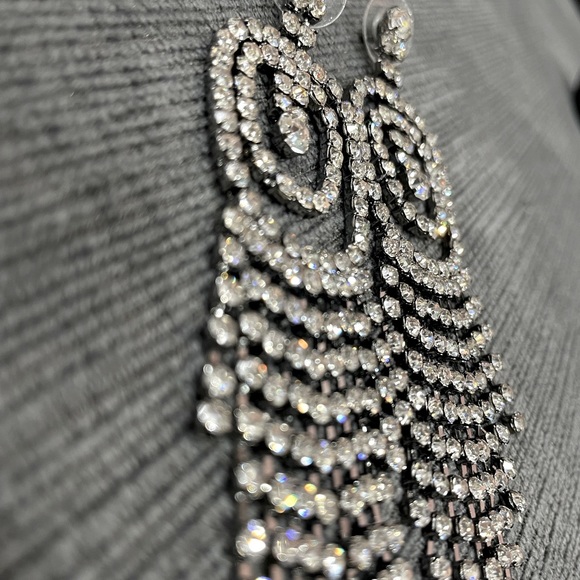 Diamond like dangle earrings - Picture 2 of 3